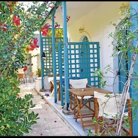 Argo Hotel *