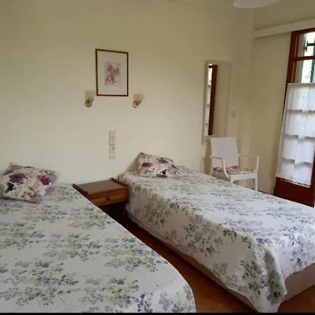 Argo Hotel *